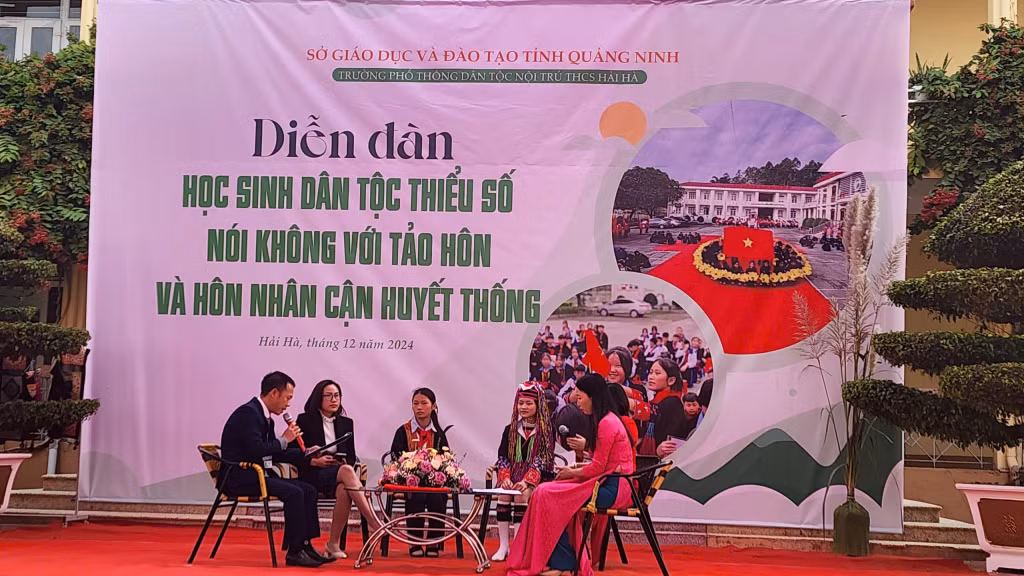 Diễn đàn Học sinh DTTS nói không với tảo hôn và hôn nhân cận huyết thống tại Trường PTDT nội trú THCS Hải Hà ( huyện Hải Hà).