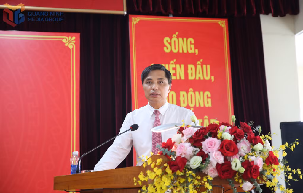 Đồng chí Vũ Văn Diện, Phó Chủ tịch Thường trực UBND tỉnh, Phó Bí thư Thường trực Đảng ủy UBND tỉnh phát biểu chỉ đại tại Đại hội.