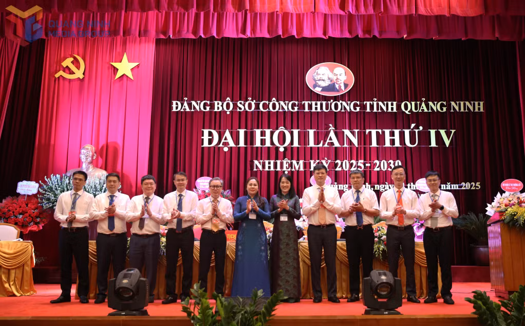 Ban Chấp hành Đảng bộ Sở Công Thương nhiệm kỳ 2025-2030 ra mắt tại Đại hội.