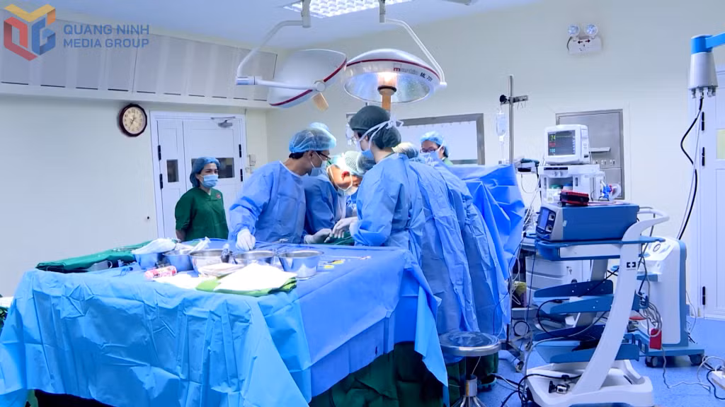 Bệnh viện Đa khoa tỉnh và Bệnh viện Việt Nam - Thụy Điển Uông Bí đã triển khai thành công kỹ thuật ghép thận nhân tạo.