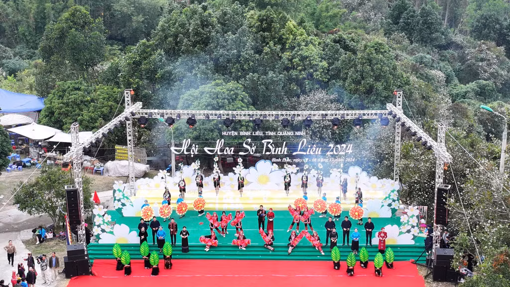 Lễ hội Hoa sở Bình Liêu mang đậm dấu ấn văn hóa truyền thống của đồng bào các dân tộc trên địa bàn huyện. Ảnh: La Lành (CTV)