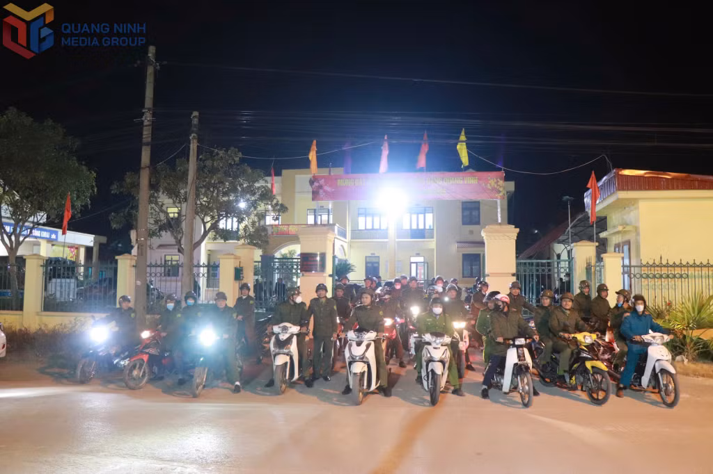 Các lực lượng ra quân tuần tra đảm bảo an ninh trật tự trên địa bàn sông khoai. Ảnh: Văn Lịch (CTV)
