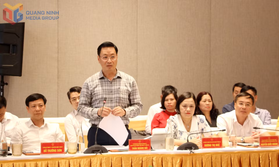 Đại biểu tham dự hội nghị phát biểu.