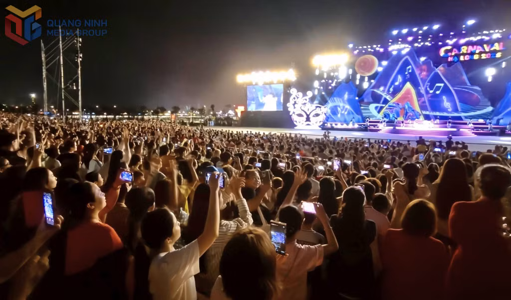 Nhiều năm qua, Carnaval Hạ Long cũng đã trở thành bữa tiệc âm nhạc nổi bật của thành phố.