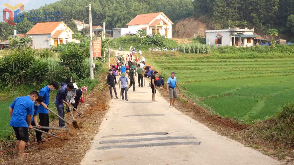 Người dân thôn Làng Han, xã Đồn Đạc (huyện Ba Chẽ) tích cực tham gia "Ngày thứ bảy NTM", "Ngày chủ nhật xanh".