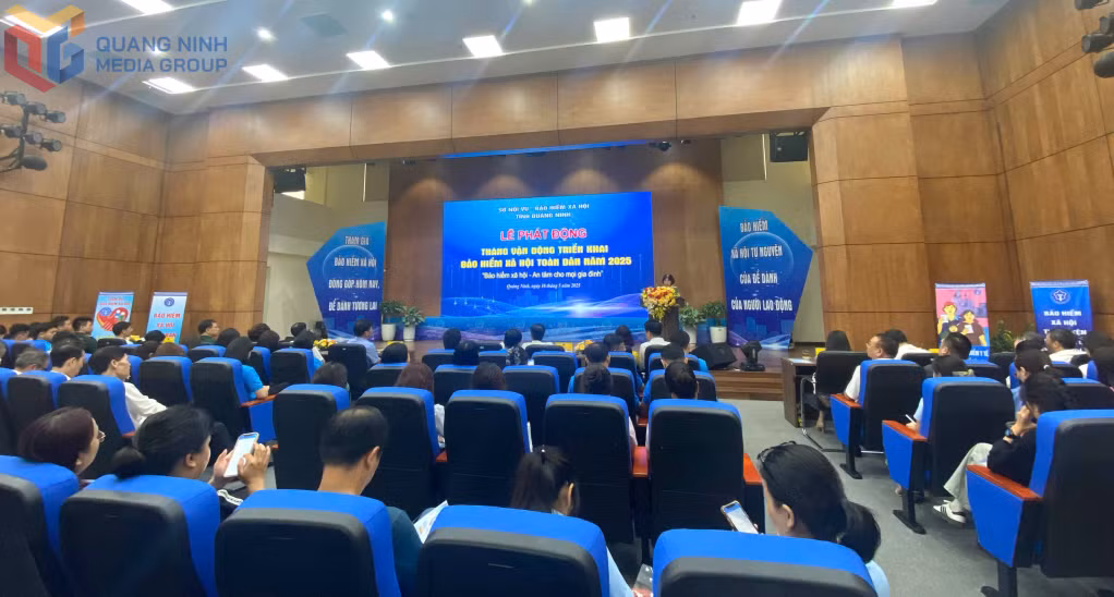 Quang cảnh lễ phát động.