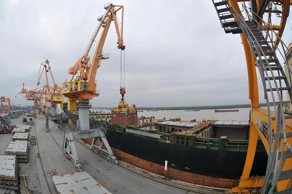 Xuất nhập khẩu là điểm sáng của nền kinh tế - Ảnh: Cấn Dũng
