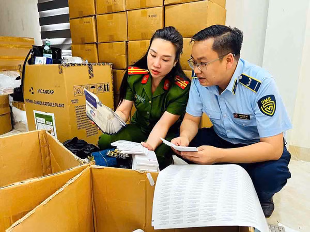 Lực lượng chức năng kiểm tra, khám xét các địa điểm. Ảnh: CACC