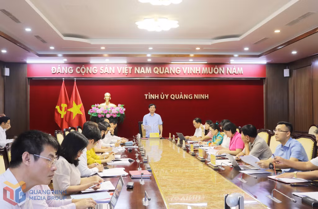 Quang cảnh buổi làm việc.