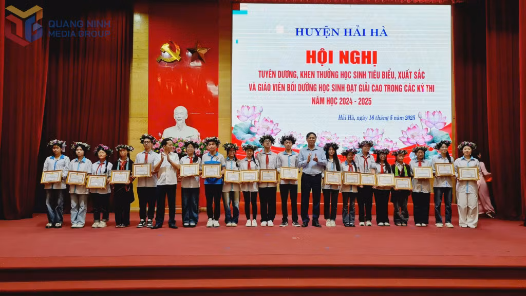 Huyện Hải Hà tuyên dương học sinh tiêu biểu xuất sắc đạt giải cao tại các kỳ thi chọn học sinh giỏi năm học 2024-2025.