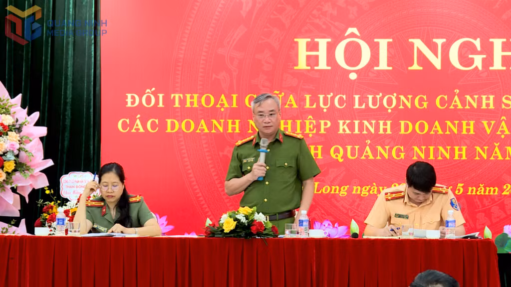 Đại tá Nguyễn Thuận Phó Giám đốc Công an tỉnh phát biểu tại Hội nghị.