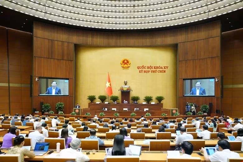 Ủy ban Thường vụ Quốc hội đã thống nhất với đề xuất của Chính phủ, về việc áp dụng phương án 1 (mức thuế thấp hơn) đối với rượu, bia, thuốc lá. (Ảnh: QH/Vietnam+)