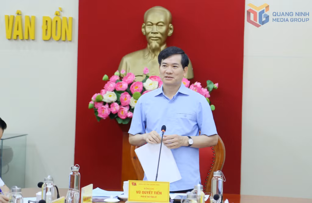 Đồng chí Vũ Quyết Tiến, Phó Bí thư Tỉnh ủy kết luận cuộc làm việc với Ban Thường vụ Tỉnh ủy.