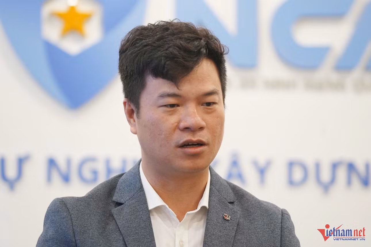Thiếu tá Trần Trung Hiếu, Phó Giám đốc Trung tâm An ninh mạng quốc gia - A05 trao đổi tại tọa đàm ngày 21/5. Ảnh: L.Q