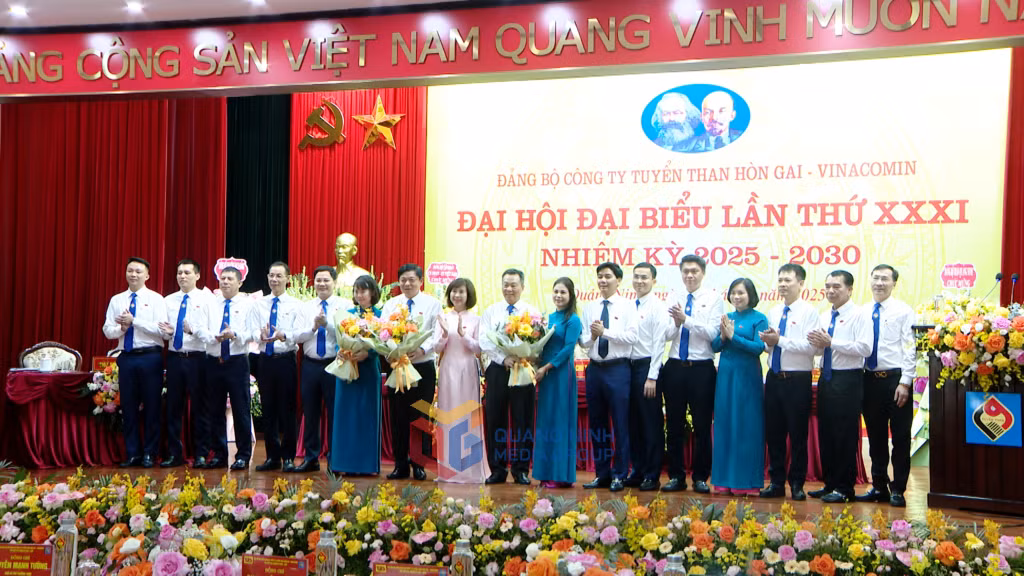 Ban Chấp hành Đảng bộ Công ty Tuyển than Hòn Gai khóa XXXI ra mắt tại Đại hội