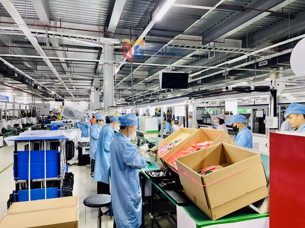 Sản xuất linh kiện điện tử tại Công ty Tonly Việt Nam (KCN Đông Mai, TX Quảng Yên).