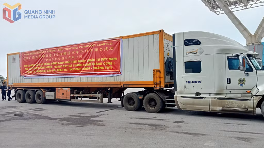 Lô hàng sàu riêng đông lạnh 22 tấn đầu tiên của Công ty TNHH xuất khẩu và Thương Mại Vina M & B xuất khẩu thành công sang thị trường Trung Quốc qua cửa khẩu cầu Bắc Luân II
