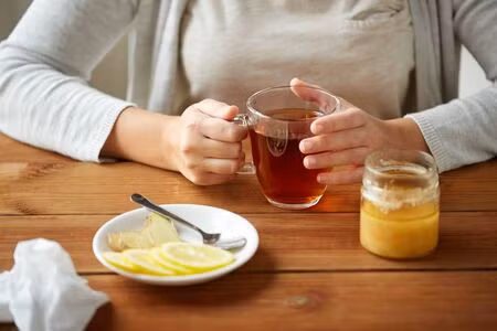 Trà chanh giúp loại bỏ độc tố tích tụ trong cơ thể, hỗ trợ chức năng gan và làm sạch đường ruột.