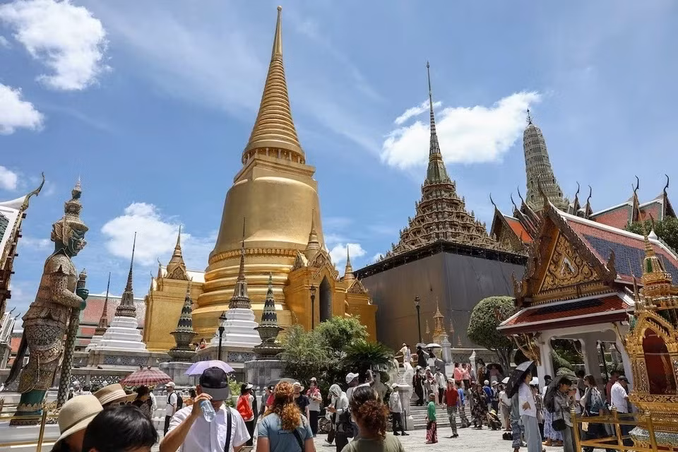 Khách du lịch tham quan Grand Palace (Đại Cung điện) ở Bangkok, Thái Lan ngày 6/8/2024. Ảnh: Chalinee Thirasupa/ Reuters.