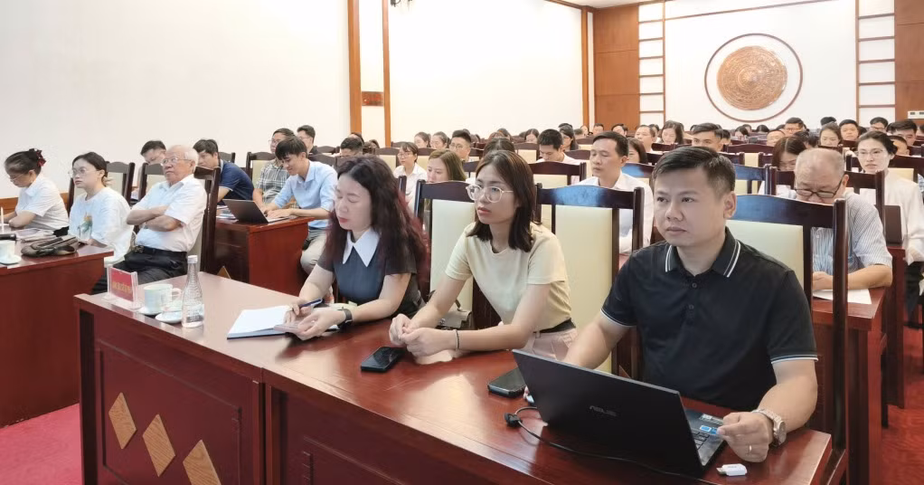 Các đại biểu tham dự tập huấn kỹ năng hỗ trợ pháp lý cho doanh nghiệp nhỏ và vừa.