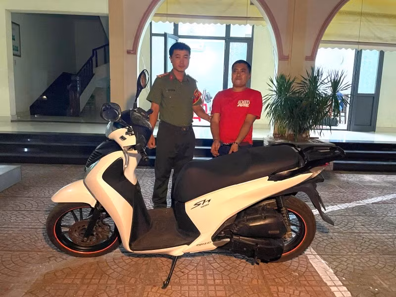 Công an Đà Nẵng bắt nghi phạm cướp xe SH của lái xe công nghệ ở Đà Nẵng. Ảnh: CACC