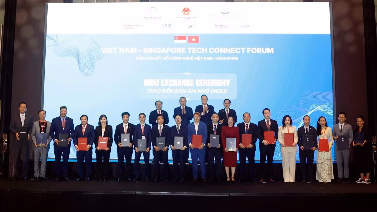 Tổng Bí thư, Chủ tịch nước Tô Lâm chứng kiến lễ trao các biên bản ghi nhớ hợp tác giữa hai nước. (Ảnh: Thống Nhất/TTXVN)