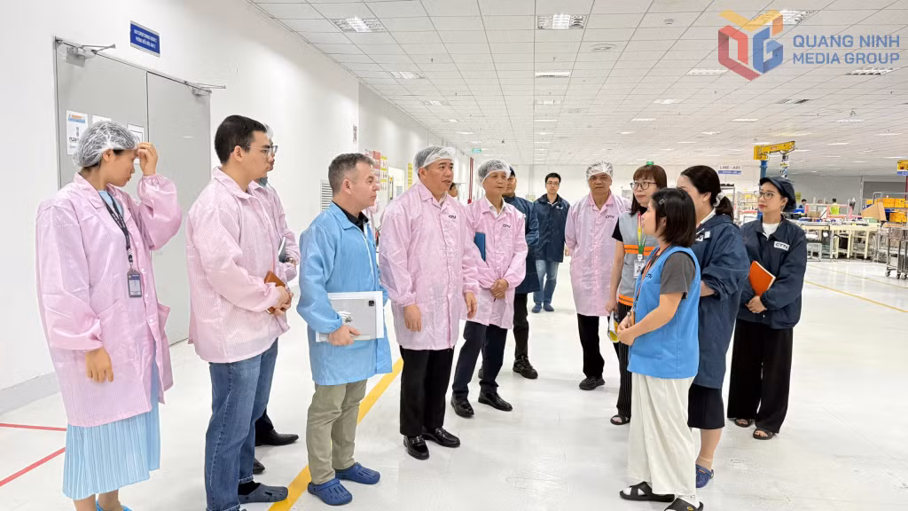 Đoàn công tác khảo sát công tác an toàn, vệ sinh lao động tại Công ty TNHH Competition Team Technoelogy Việt Nam.
