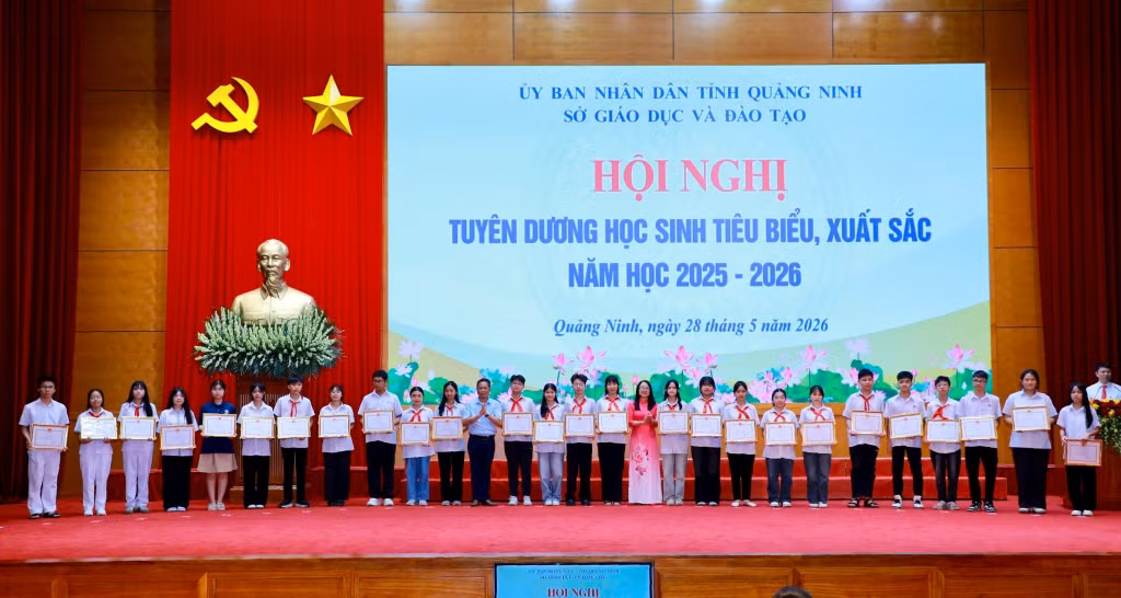 Học sinh cấp THCS xuất sắc đoạt giải học sinh giỏi cấp tỉnh được Sở GD&amp;ĐT tuyên dương, khen thưởng.