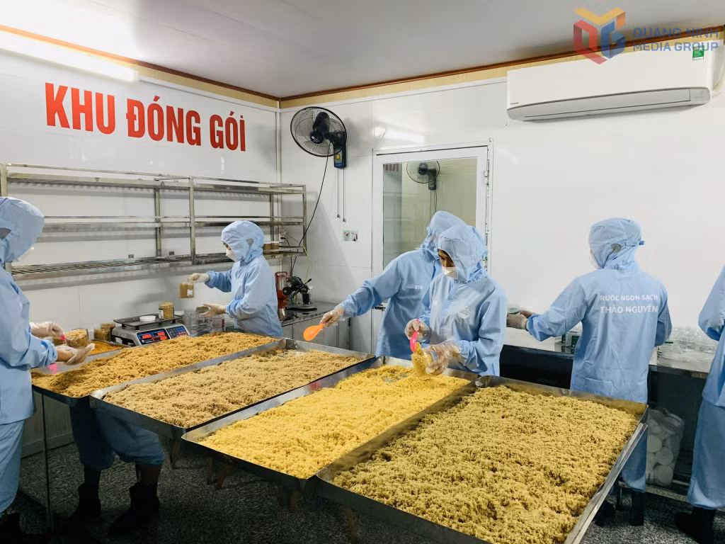 Chế biến ruốc - sản phẩm góp phần giúp chị Lê Thị Bích Thảo, Công ty TNHH Sản xuất và Thương mại Thảo Nguyên Quảng Ninh, giành giải cao tại Cuộc thi Phụ nữ khởi nghiệp năm 2023.