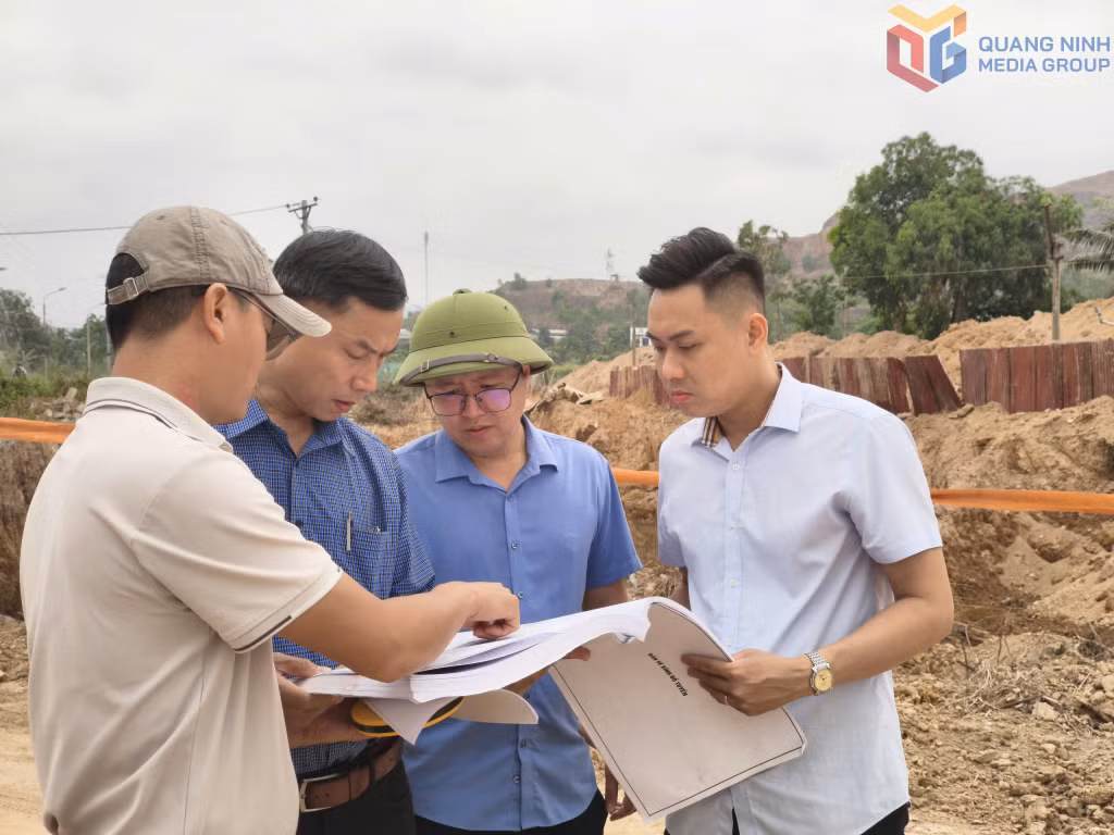 Phường Hiệp Hòa bàn giao mặt bằng tại thực địa cho chủ đầu tư thực hiện dự án mở rộng đường tỉnh 338 từ nút giao đường dẫn cầu Bến Rừng đến QL18 để thi công dự án.
