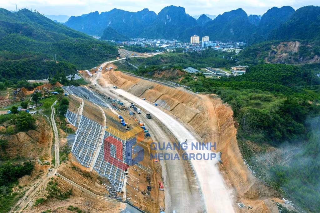 Dự án cải tạo, nâng cấp QL279 có chiều dài 8,6km (5-2026). Ảnh: Đỗ Phương