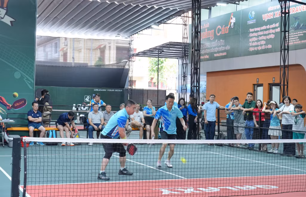 Những pha bóng nhanh, đẹp mắt tại nội dung pickleball góp phần tạo nên không khí hào hứng cho hội thao.