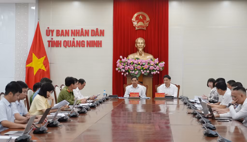 Quang cảnh cuộc họp.