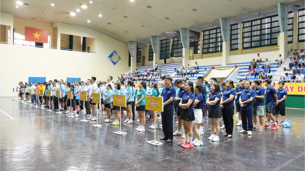 Hơn 300 vận động viên đến từ 13 đội thi thuộc các cơ quan, đơn vị trong Khối MTTQ và các tổ chức chính trị - xã hội, các tổ chức hội quần chúng của tỉnh và các địa phương tham dự hộ thao.