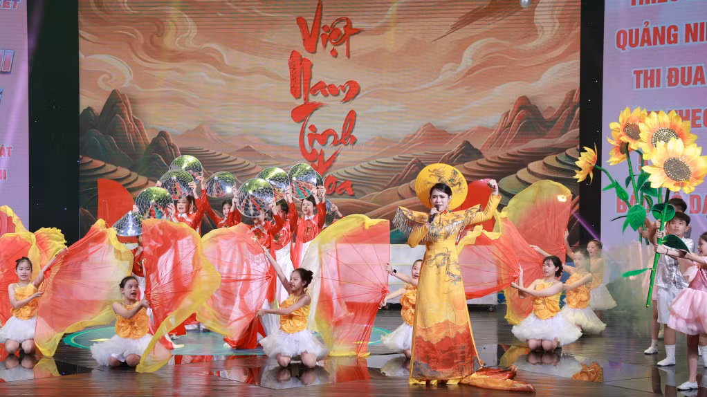 Phần dự thi của đội thi phường Bãi Cháy.