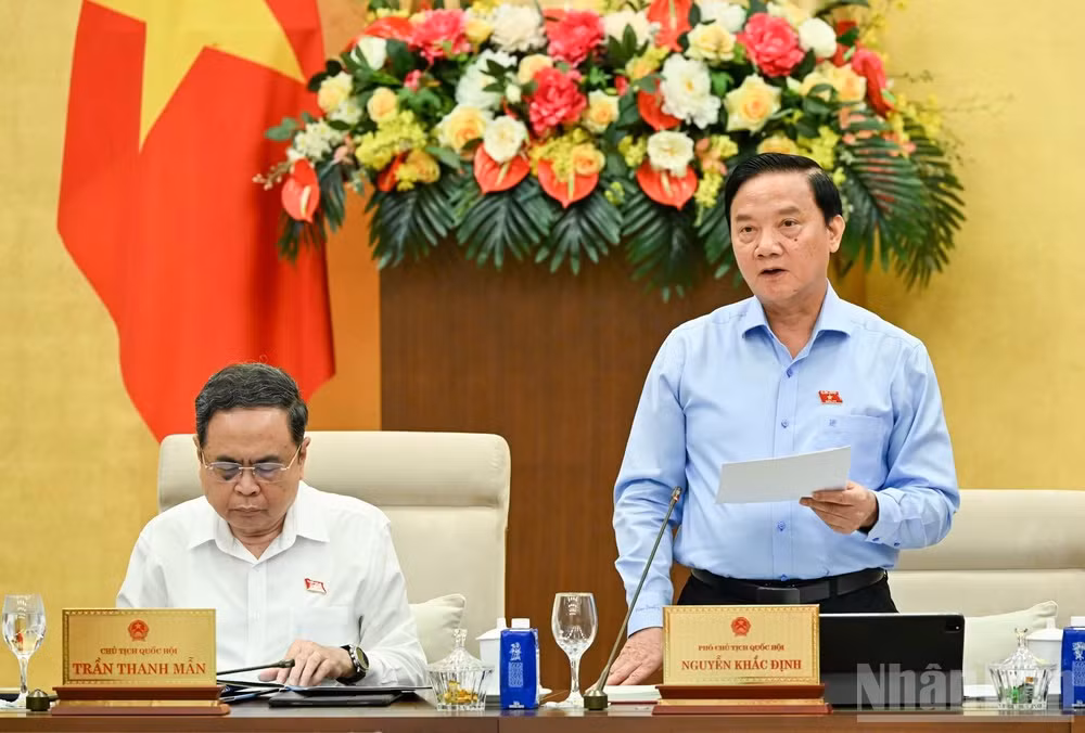 Phó Chủ tịch Quốc hội Nguyễn Khắc Định điều hành nội dung phiên họp. (Ảnh: DUY LINH)