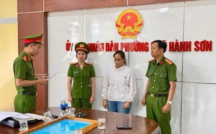 Công an Đà Nẵng bắt giam đối tượng sử dụng giấy chứng nhận quyền sử dụng đất giả, để vay tiền, chiếm đoạt hơn 700 triệu đồng. Ảnh: CACC