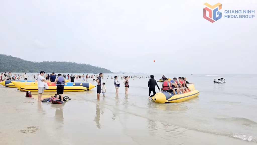 Sôi động nhịp du lịch trên đảo Cô Tô.