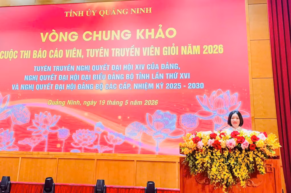 Thí sinh Nguyễn Mai Khanh, Bí thư Đảng bộ, Hiệu trưởng Trường Tiểu học Đông Ngũ, Đảng bộ xã Đông Ngũ, trình bày phần thi.