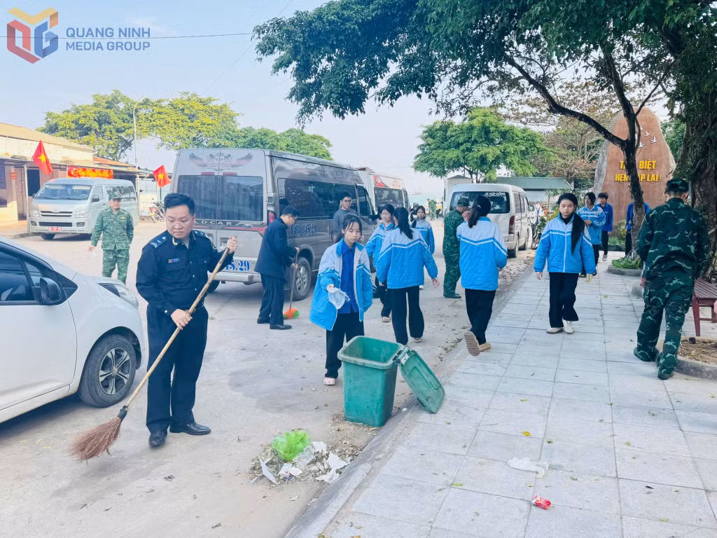 “Ngày Chủ nhật xanh”, thu hút hàng nghìn lượt người dân tham gia vệ sinh môi trường, làm sạch đường làng, ngõ xóm.