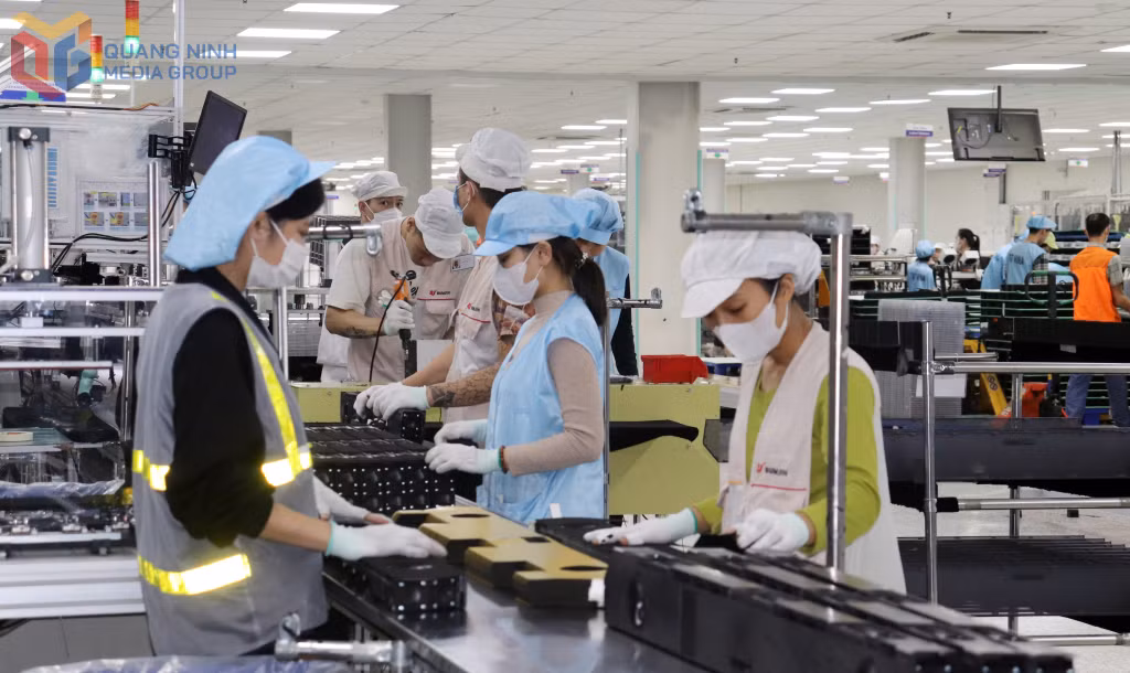 Công ty TNHH Bumjin Electronics Vina (khu công nghiệp Đông Mai) quan tâm tới công tác xây dựng tổ chức Đảng, phát triển đảng viên trong đội ngũ công nhân lao động.&nbsp;