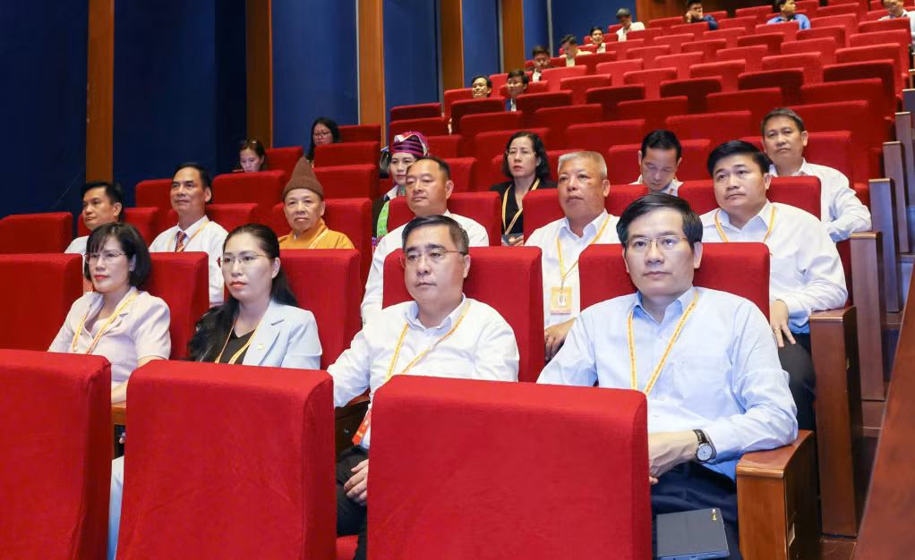  Đoàn Đại biểu tỉnh Quảng Trị dự phiên làm việc đầu tiên Đại hội MTTQ Việt Nam lần thứ XI. 