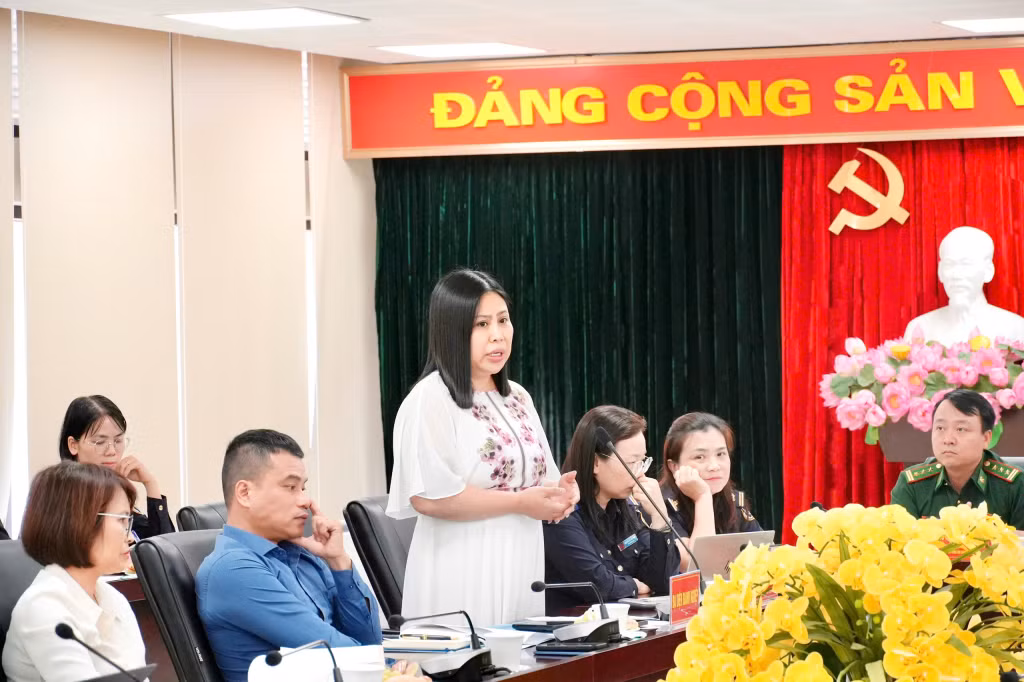 Đại diện Công ty TNHH Đại lý môi giới vận tải biển quốc tế đề xuất ý kiến tại hội nghị.