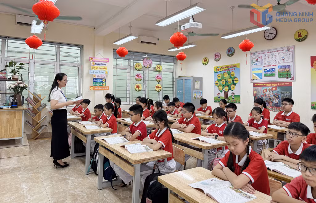 Tiết học của học sinh Trường Tiểu học Hồng Gai (phường Hồng Gai).