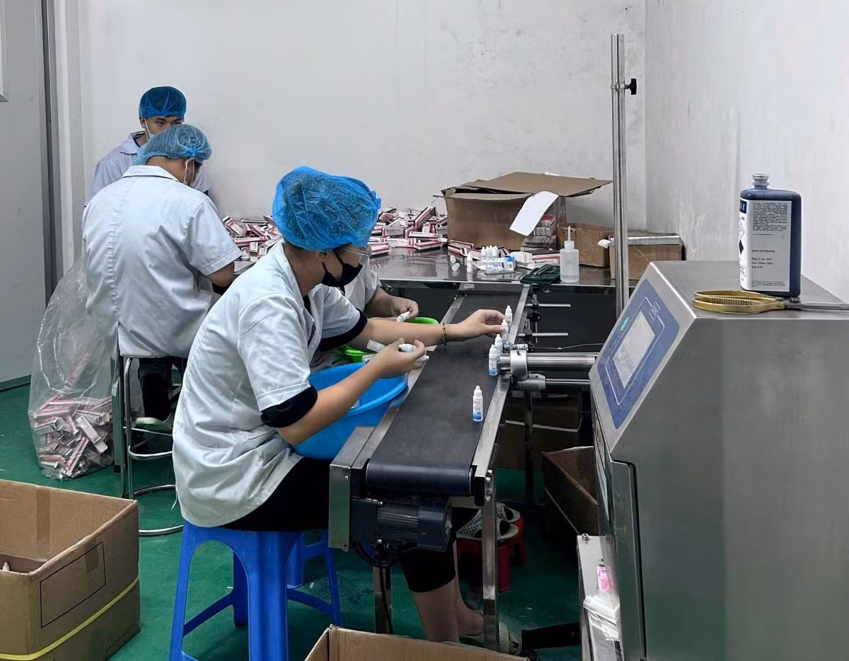 Bên trong khu vực sản xuất và đóng gói của Công ty Shabigroup. Ảnh: Công an Hải Phòng