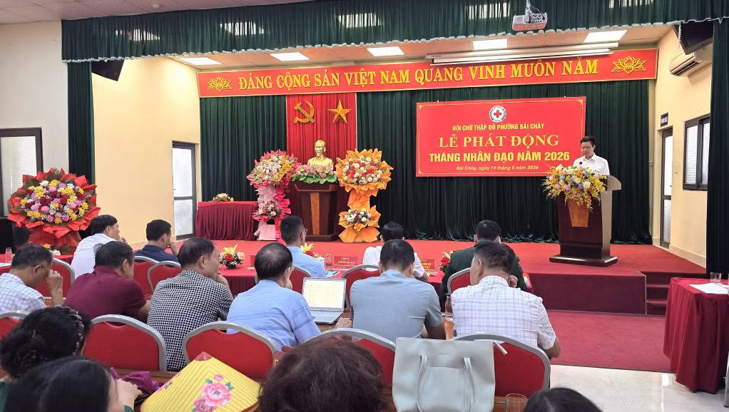 Lãnh đạo UBND phường Bãi Cháy phát biểu tại lễ phát động.