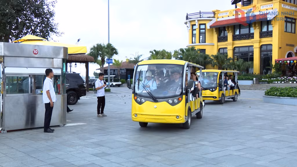 Công tác hướng dẫn, đón tiếp du khách từ Cảng tàu khách quốc tế Hạ Long được các đơn vị làm du lịch thực hiện chu đáo.