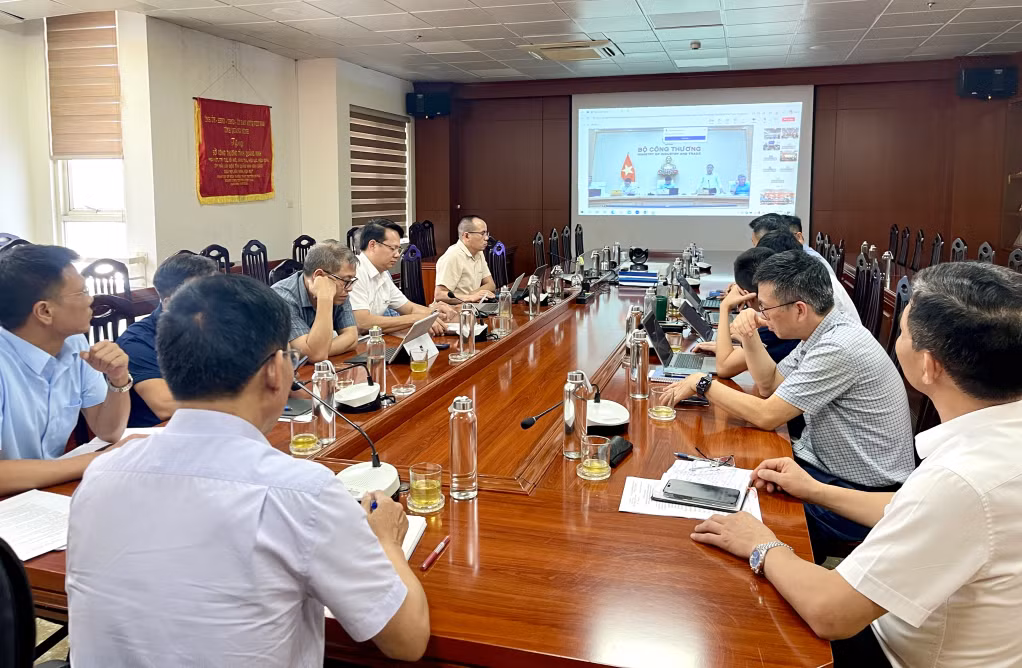 Các đại biểu dự hội nghị tại điểm cầu của Sở Công Thương.