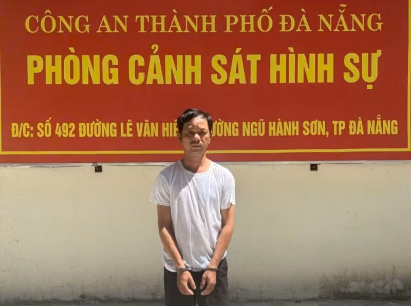 Công an Đà Nẵng bắt người đàn ông có 3 tiền án cướp tài sản tại khách sạn. Ảnh: CACC