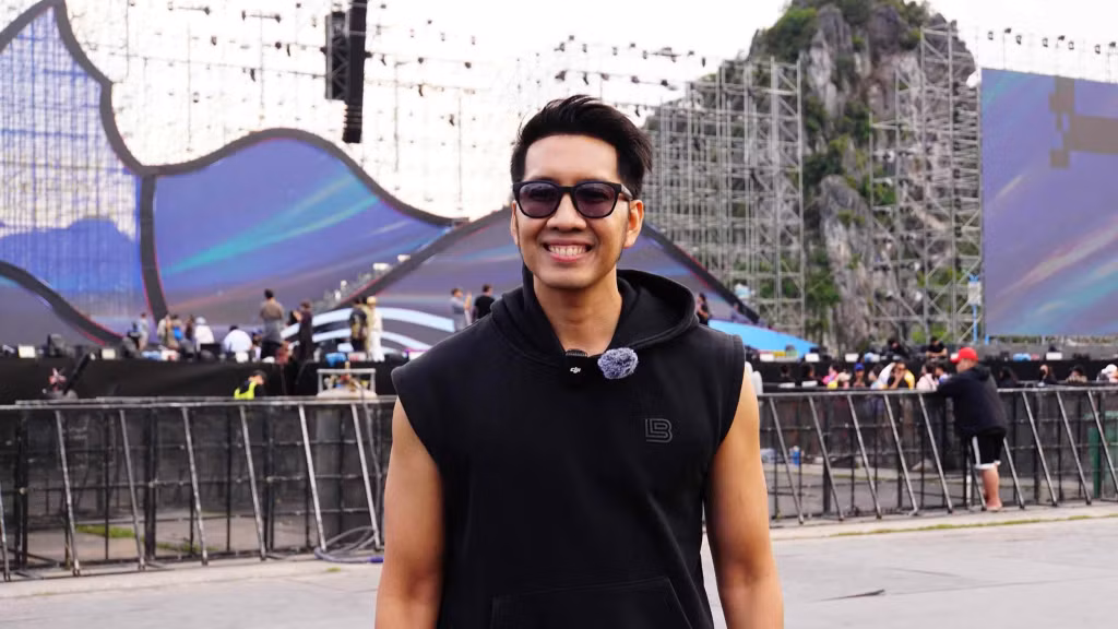 Ca sĩ Ola tham gia vào buổi tổng duyệt chương trình.